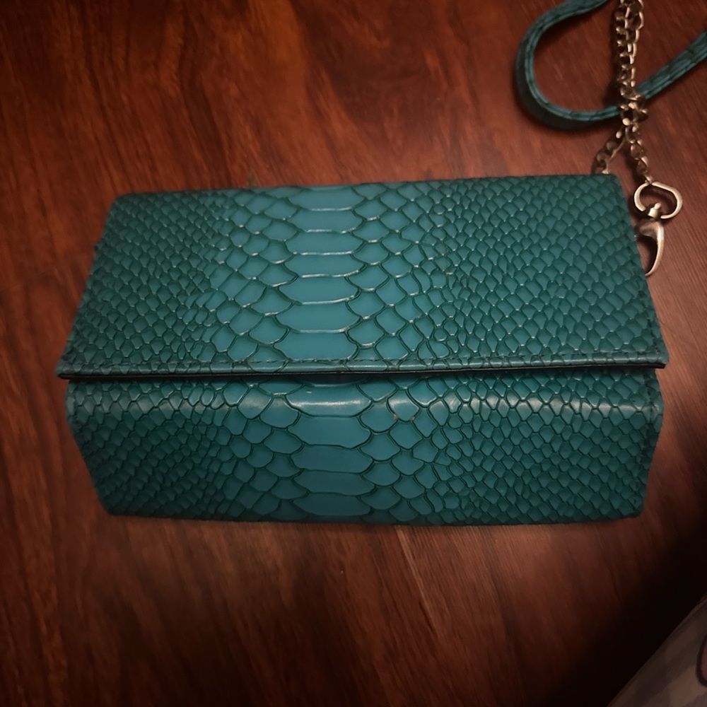 Elegant Teal Snake-Embossed Clutch